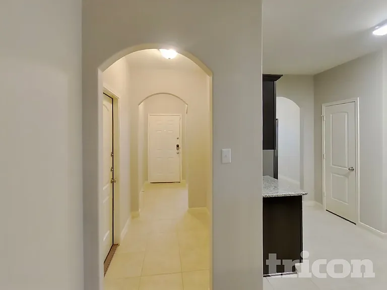 185 Kennedy Dr — Photo 4