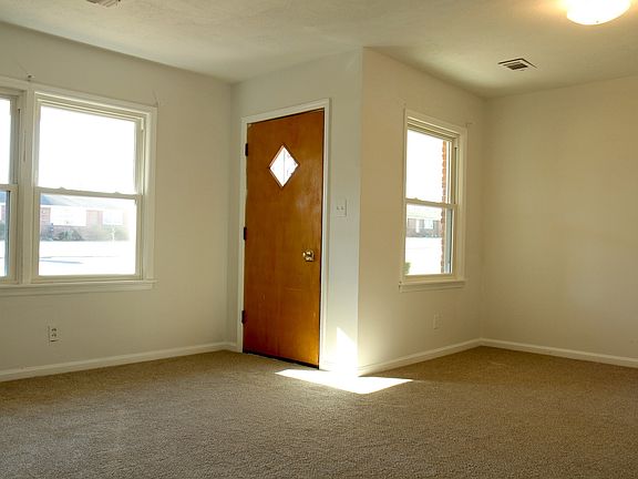 3rd image of 411 Eastland Ave