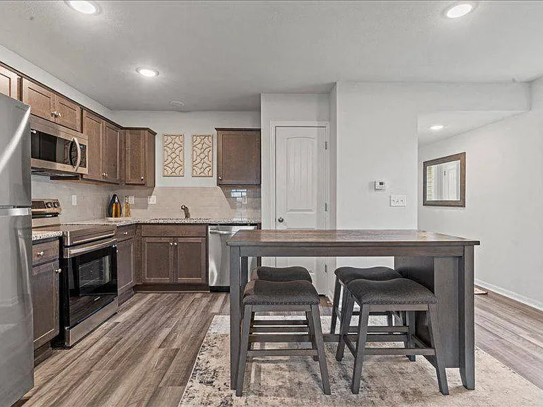 Oak Woods Townhomes — Photo 10