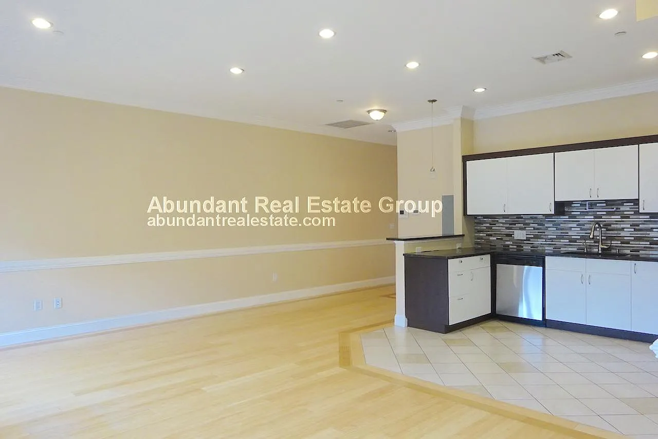 2 bed, 1.0 bath, 1030 sqft, $2,850 — Photo 3