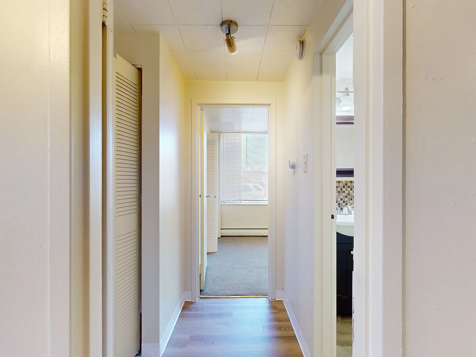 2 bed, 770 sqft, $1,350 — Photo 4