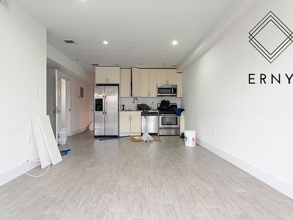 3rd image of 955 Lafayette Ave #2N