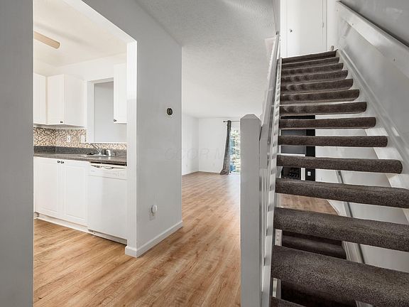 2nd image of 207 Glenkirk Dr #103D