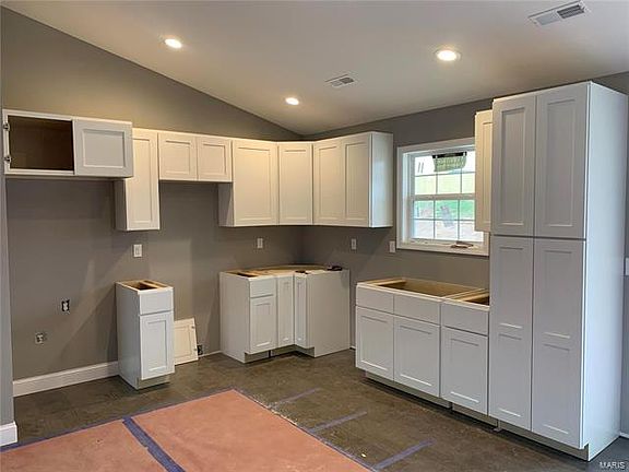 3rd image of 395 Castle Leoch Dr