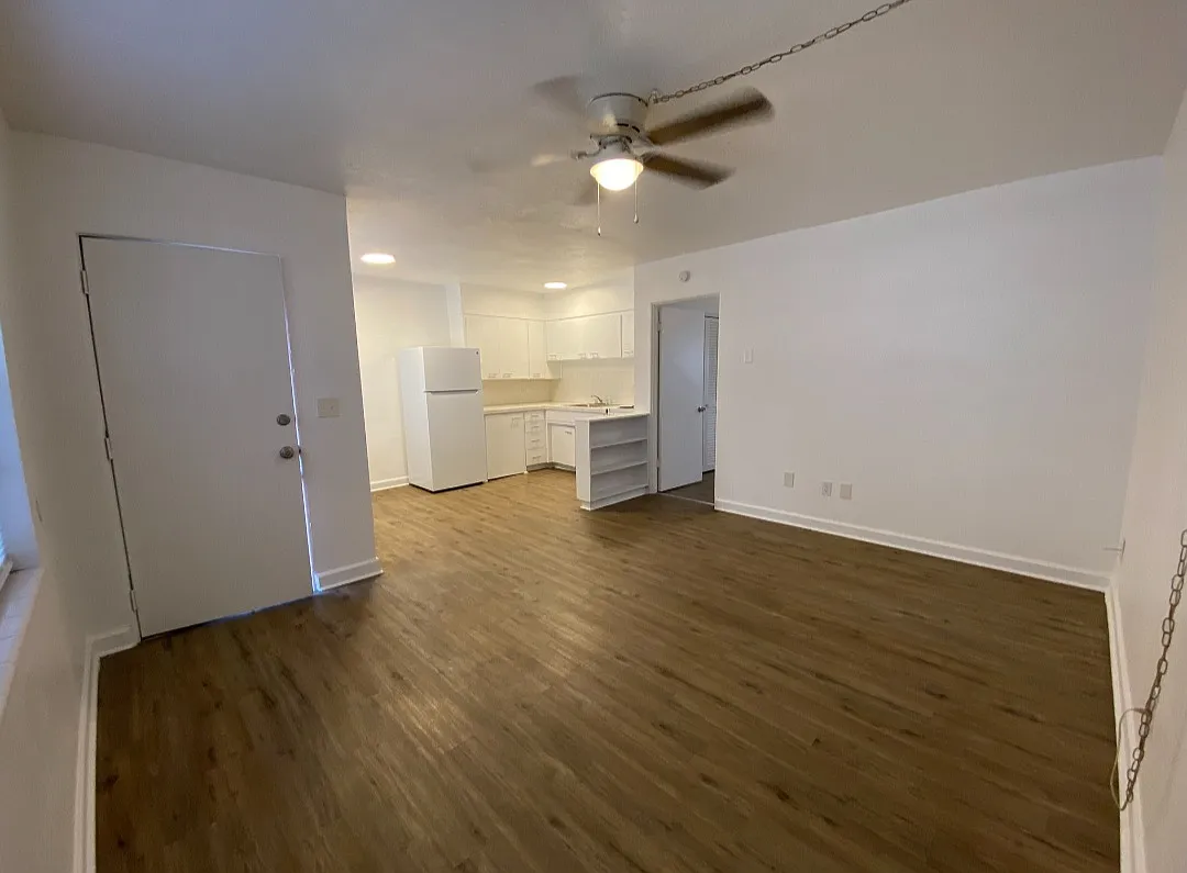 1 bed, 560 sqft, $1,000 — Photo 3