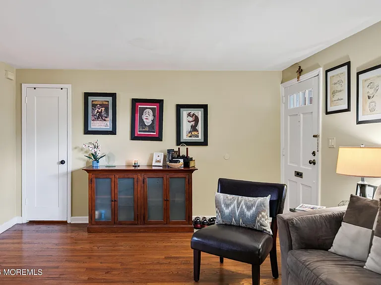 11 Manor Dr #111 — Photo 11