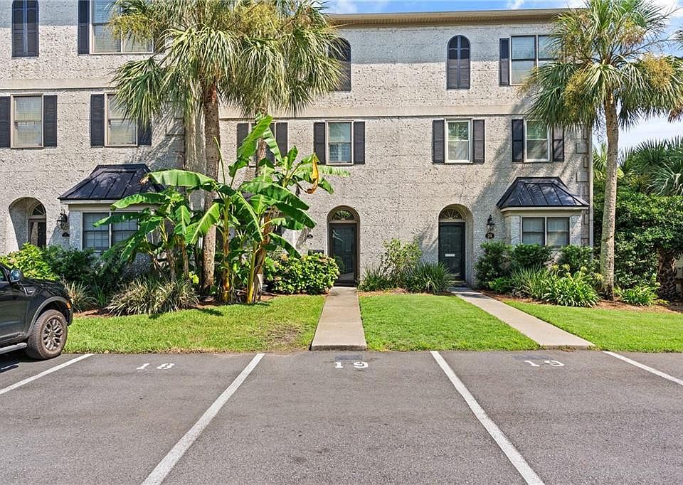 1st image of 1035 Beachview Dr APT 19