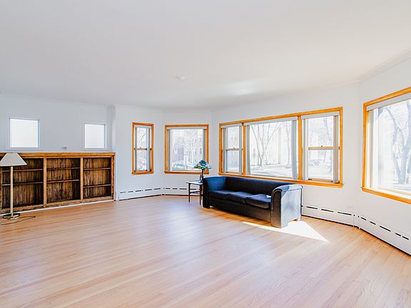 5th image of 5858 N Rockwell St