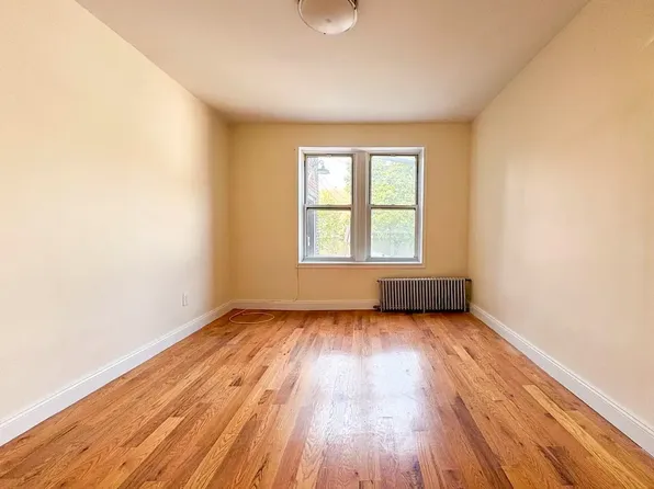 1479 East 34th Street image 4 of 8