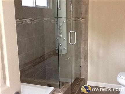 Custom Shower w/6 Jet Sprays