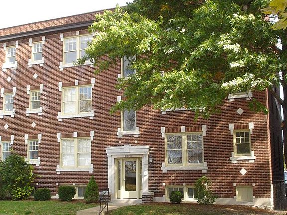 2nd image of 1014 Oakview Pl APT 1S