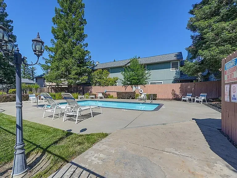 21 Marty Cir — Photo 45