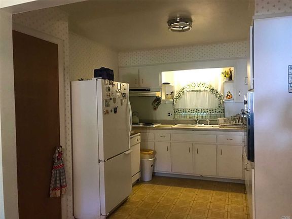 4th image of 21 Linda Ave