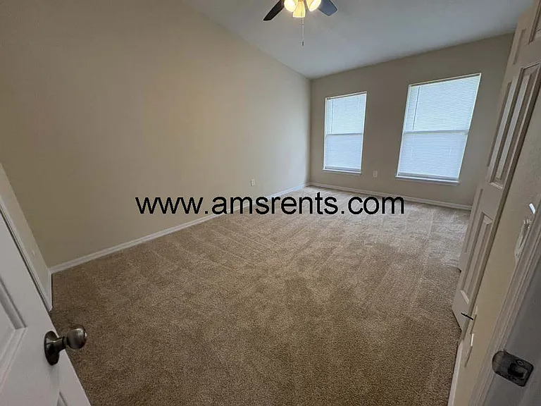 539 Albatross Dr — Photo 13