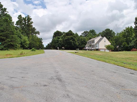 5th image of Fernwood Dr