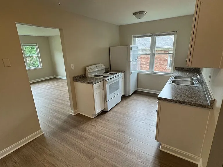2711 Brownsboro Rd — Photo 1
