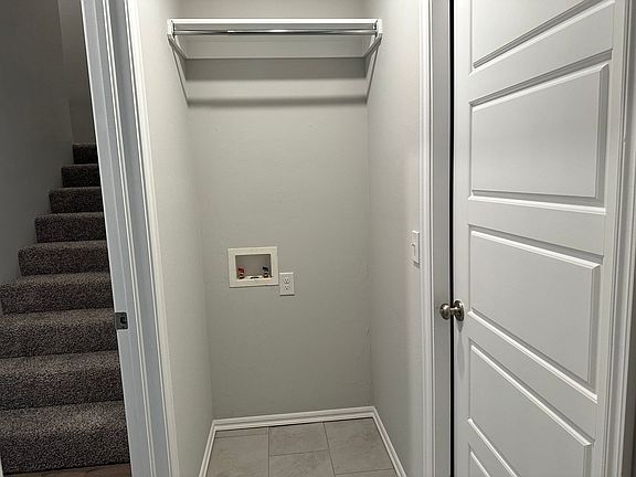 3rd image of 230 SW 34th St Unit 813