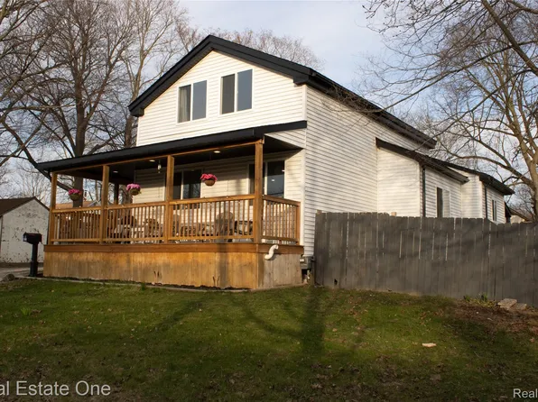 515 S Michigan Ave, Howell, MI 48843