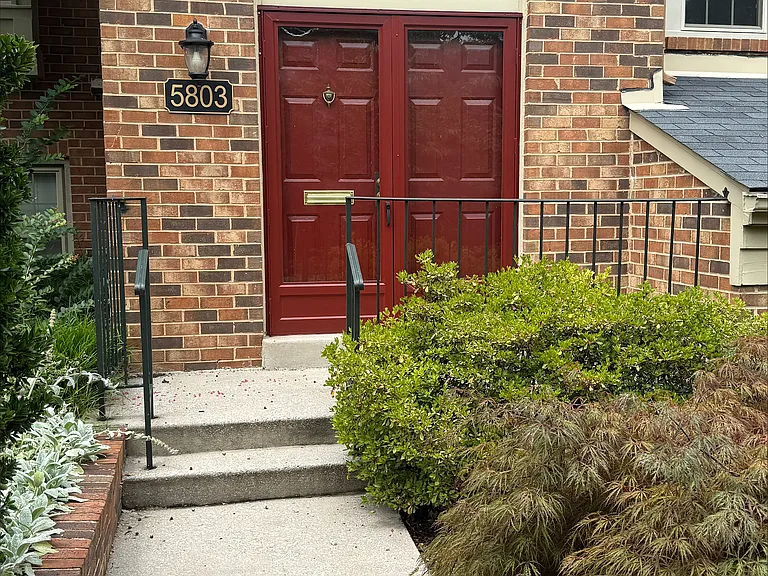 5803 Tudor Ln — Photo 2