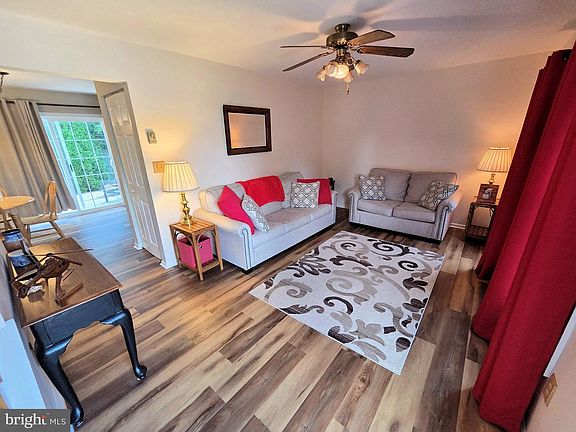 3rd image of 102 Garrett Cir