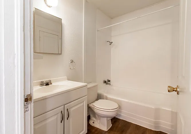 2506 N Elm St — Photo 9