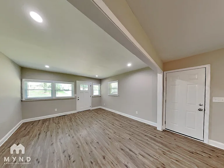 8266 Lake View Ter — Photo 5