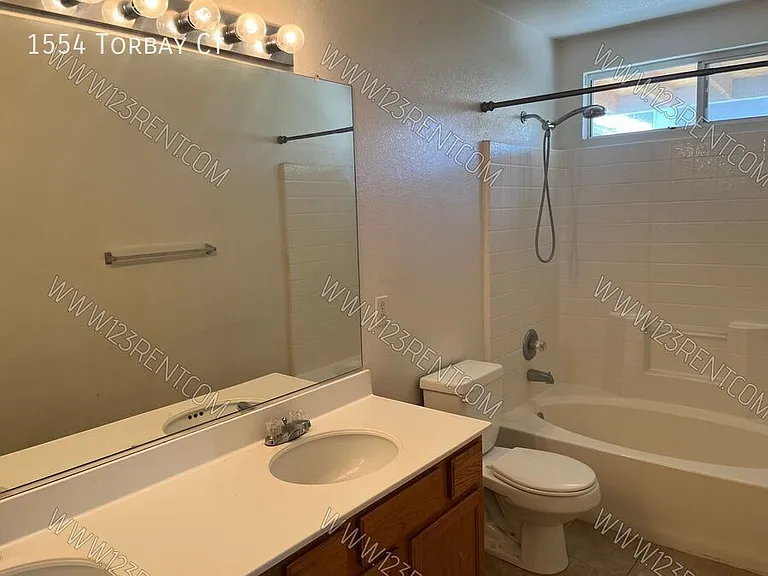 1554 Torbay Ct — Photo 9