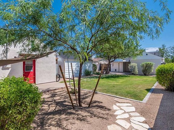 05 Rear Yard facing East