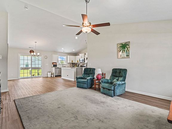 4th image of 602 Lightwood Dr.