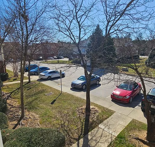 1121 Chenille Dr — Photo 3