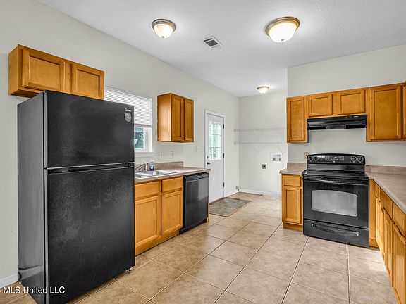 2nd image of 6062 E Benton St