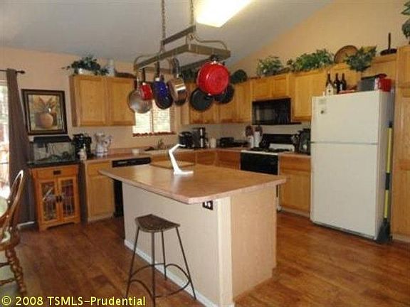 3rd image of 16474 Glenshire Dr