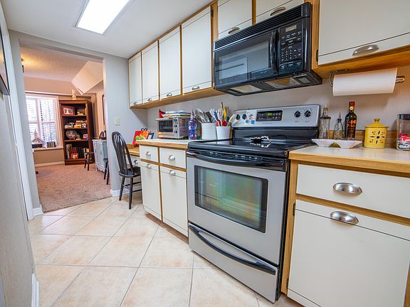 4th image of 60 N Halifax Dr APT 106