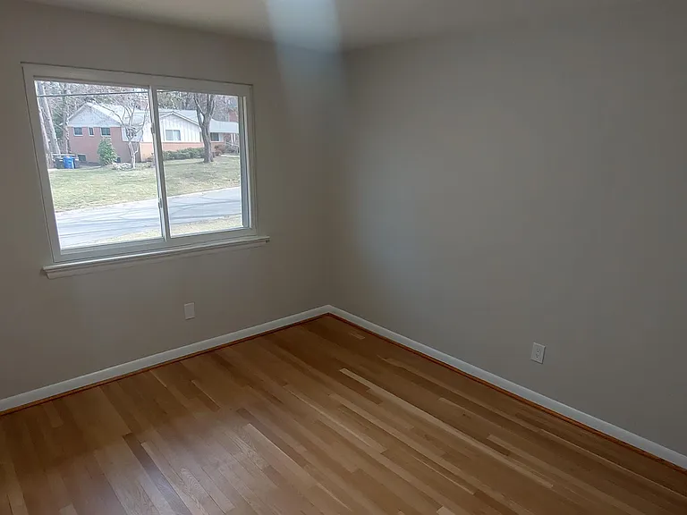 9820 Inglemere Dr — Photo 30