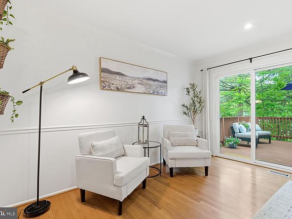 5th image of 10601 Reeds Landing Cir