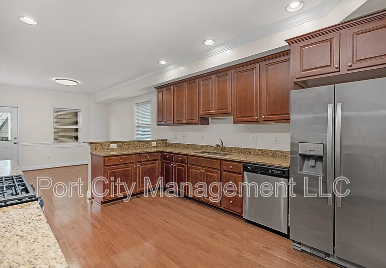 2 W Clement St — Photo 6