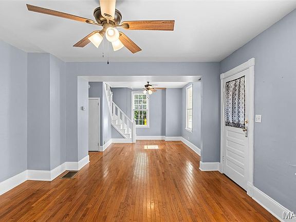 3rd image of 305 Macarthur St