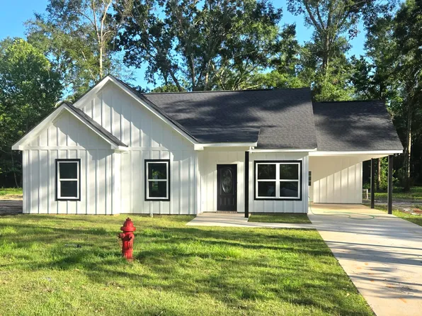1027 Neal Rd, Picayune, MS 39466