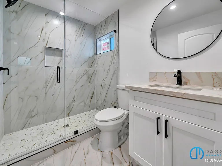11845 Hamlin St — Photo 18
