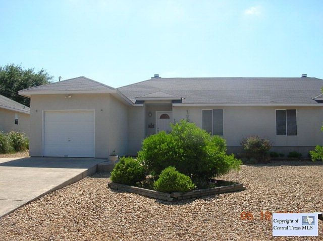 1st image of 440 Watts Ln