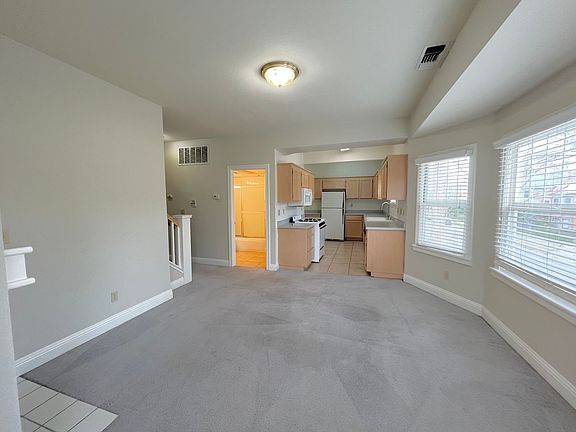 3rd image of 600 11th St APT 7