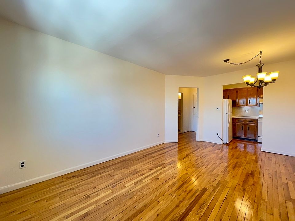 1st image of 21-19 33rd Ave #3R
