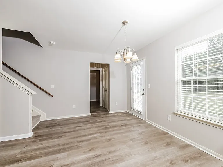 5063 Hogan Point Ct — Photo 7
