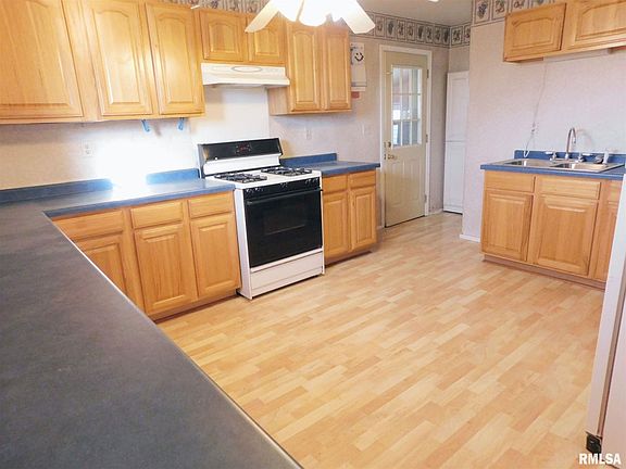 5th image of 1023 W Collins Ct
