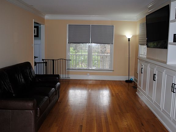 2nd image of 102 Windover Ave NW
