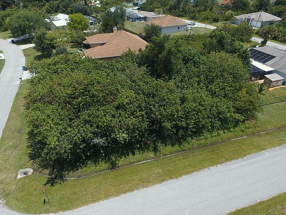 3rd image of 211 SW Ike Pl