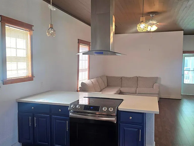 4124 Avenue M 1/2 — Photo 9
