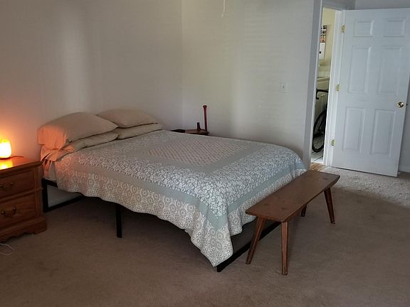 3rd image of 211 Buist Ave #B