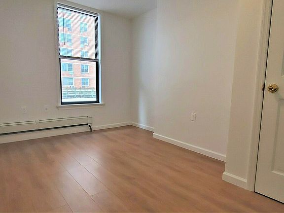 3rd image of 84 Manhattan Ave #2RR
