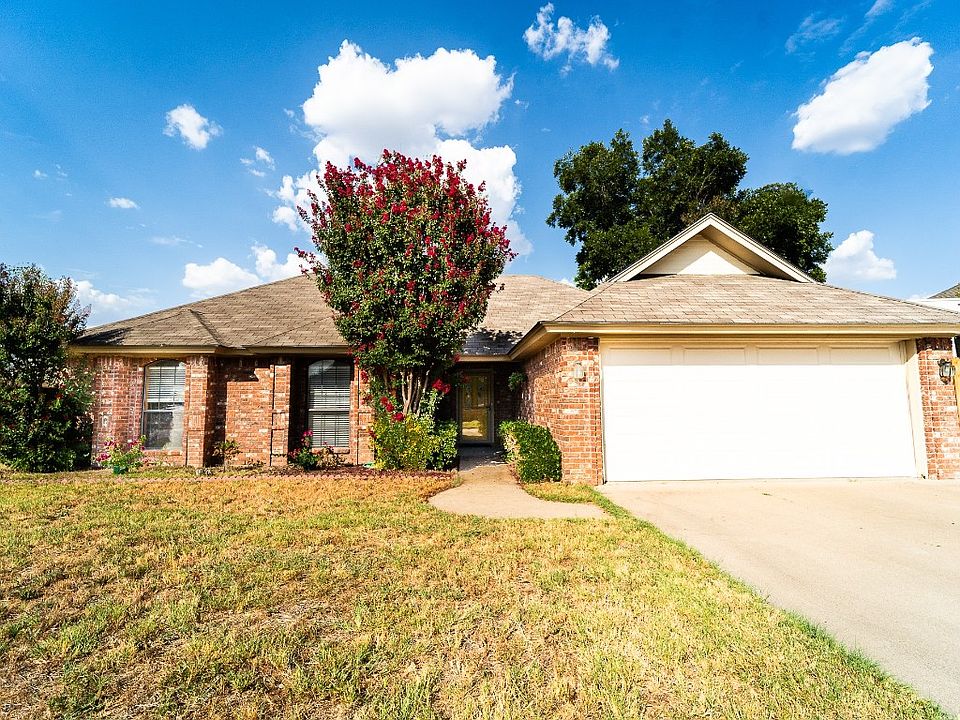 1st image of 1455 Oakwood Dr